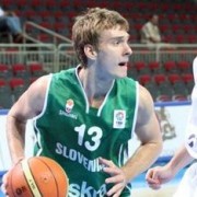 Zoran Dragic has signed a multi year contract with the Slovenia club KRKA.